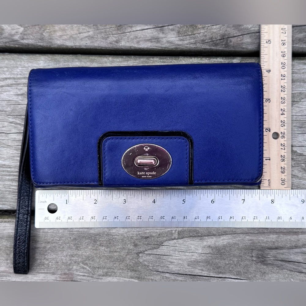 Kate Spade New York Hampton Road Turnlock Blue Leather Wristlet Wallet
